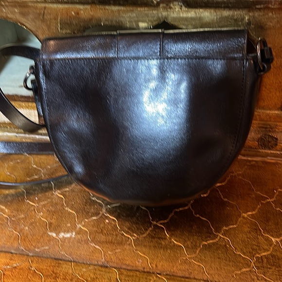 HALSTON black leather signature cross body with adjustable strap. Gorgeous - Picture 4 of 9